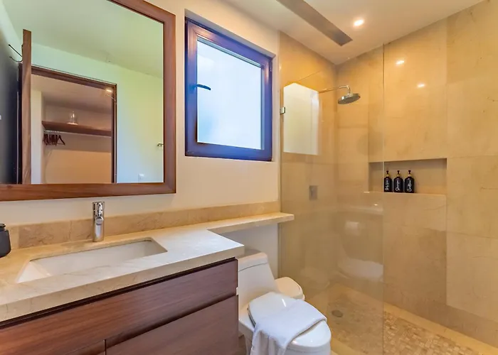 Luxury Ground Floor Marinaview-pool-gym-paddleboard *